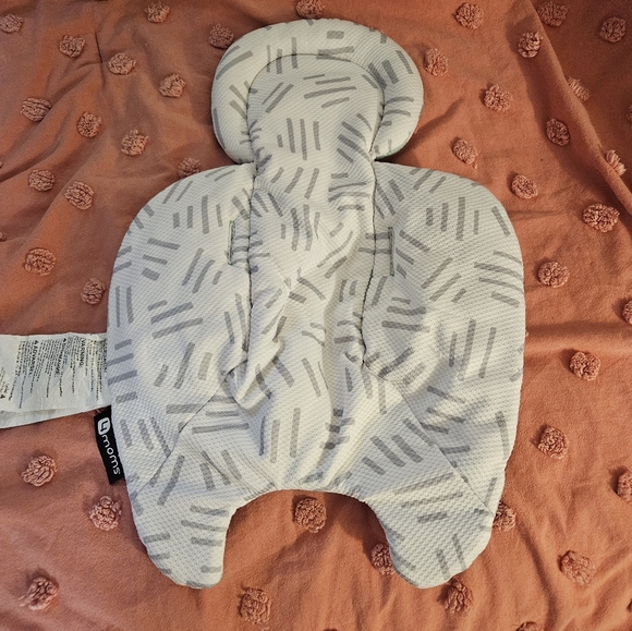 4Moms Momaroo infant insert - Picture 2 of 3
